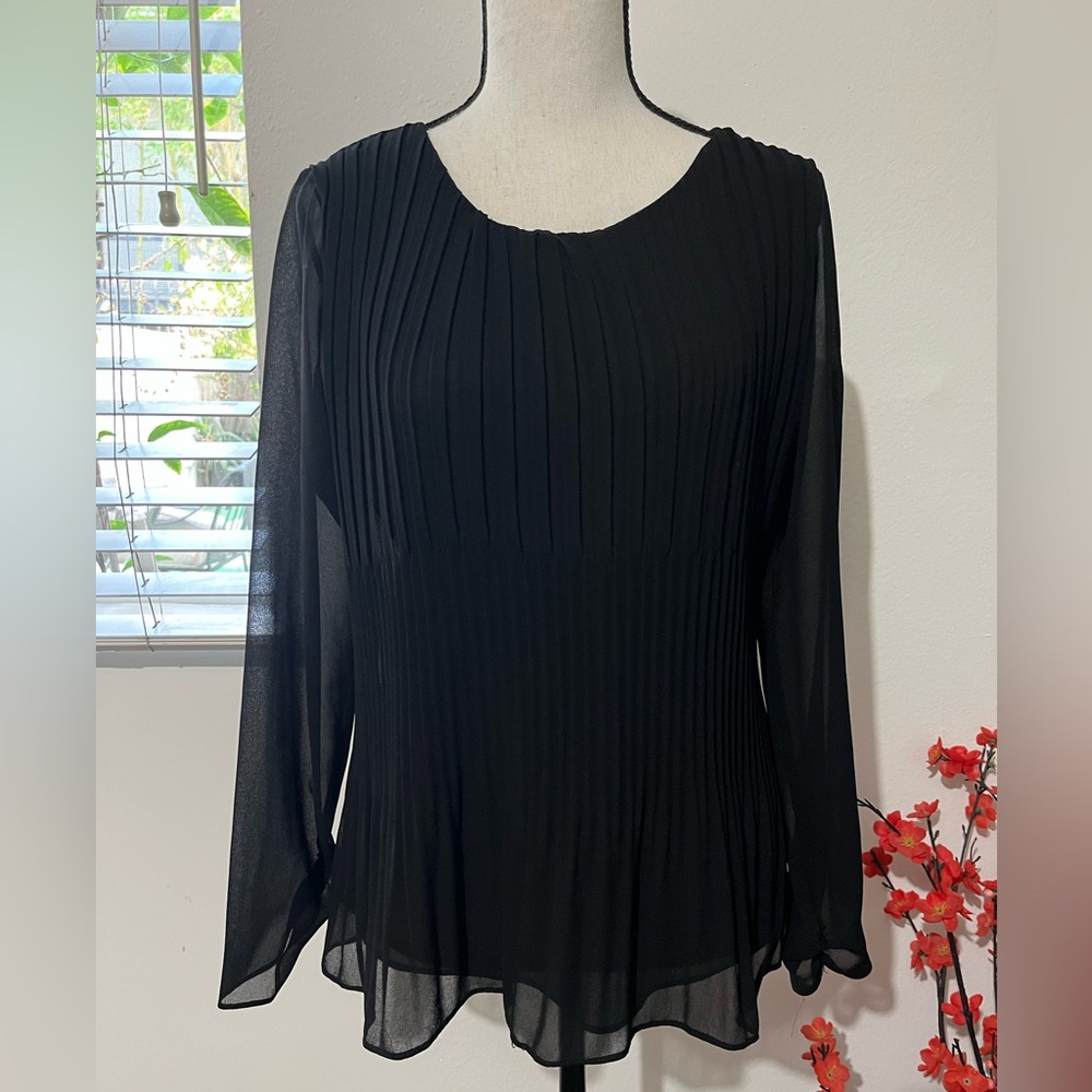 Chic Black Pleated Women's Blouse